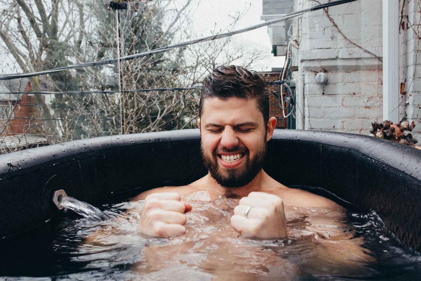 La différence entre un bain glacé et une douche froide